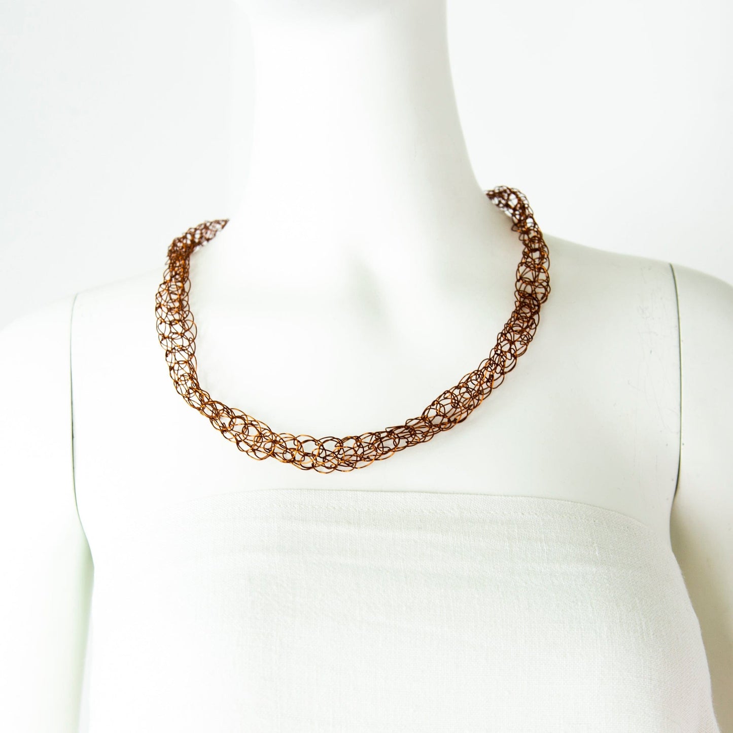 BEVERLY SMART Necklace Collier tubulaire en fil de cuivre tricoté