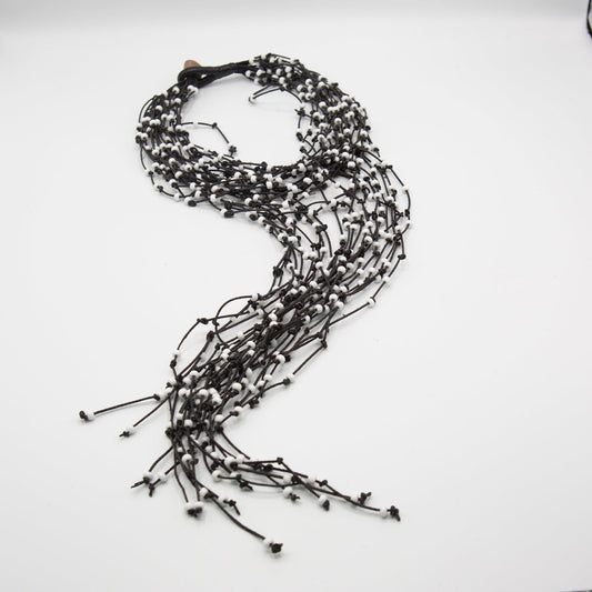 BEVERLY SMART Necklaces Collier cascade de perles et ficelle de cuir
