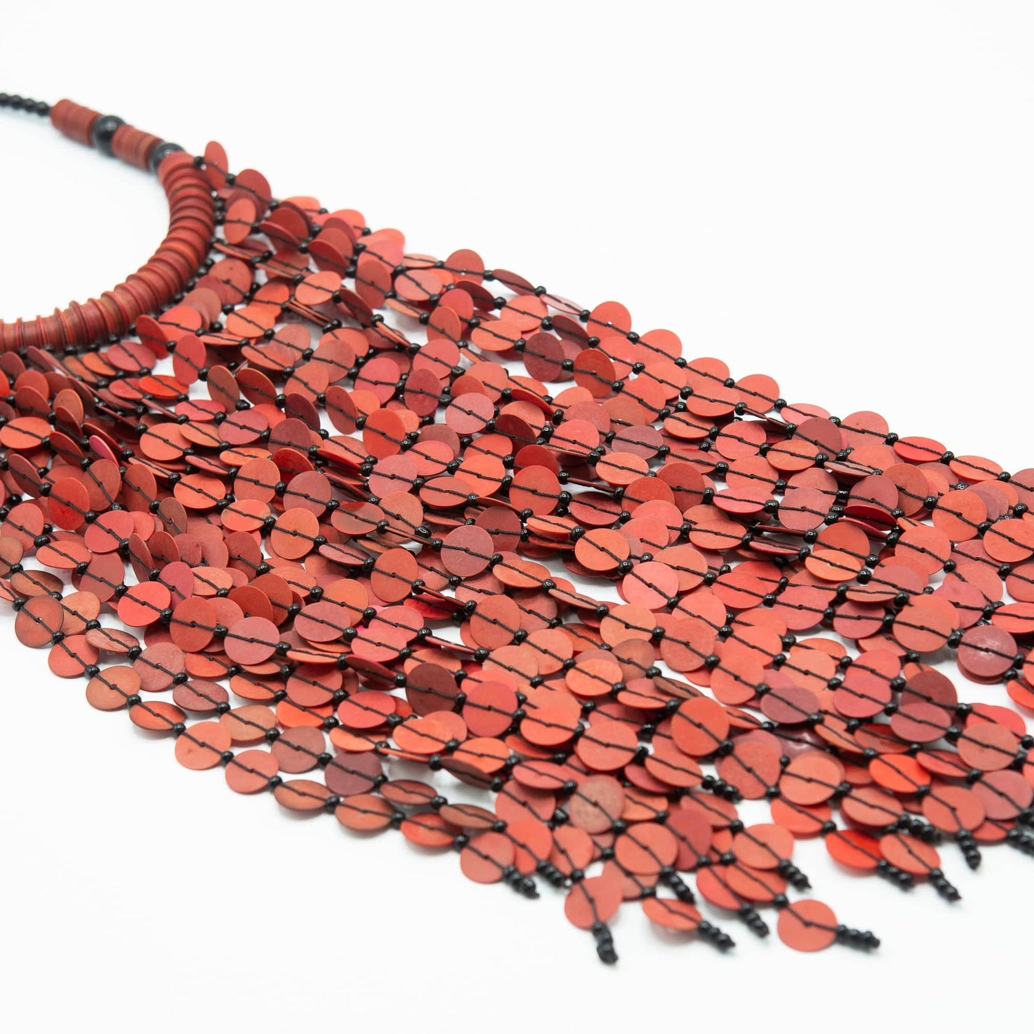 BEVERLY SMART Necklaces Collier plastron en cascade de discs en vinyl recyclé