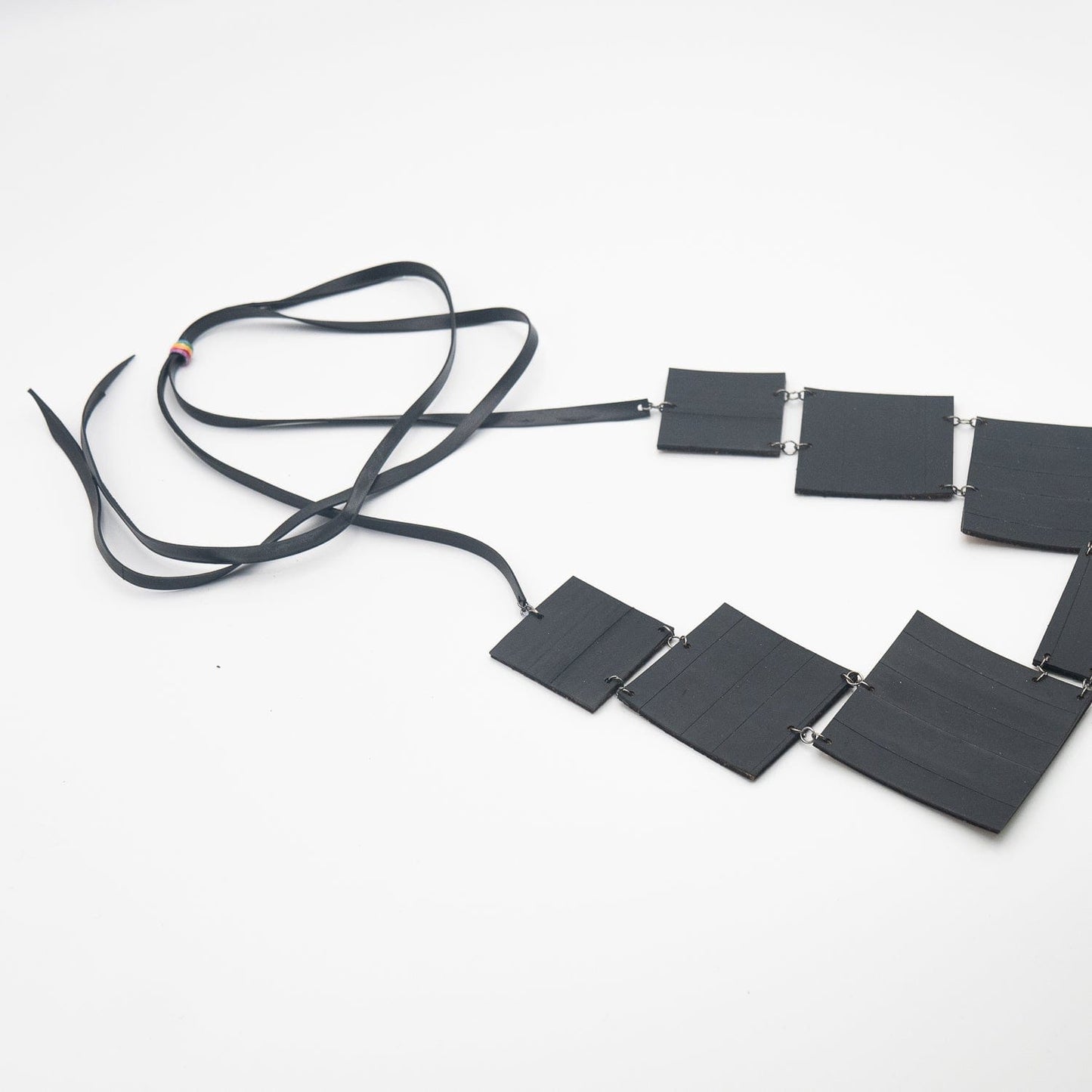 BEVERLY SMART Necklaces Collier à maillons carrés en caoutchouc recyclé
