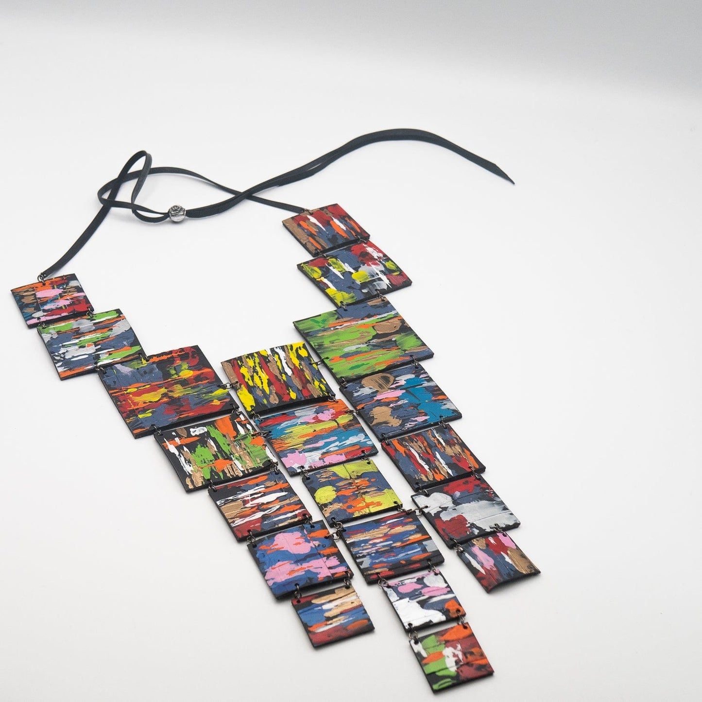 BEVERLY SMART Necklaces Collier audacieux à maillons carrés en caoutchouc recyclé, peint à la main