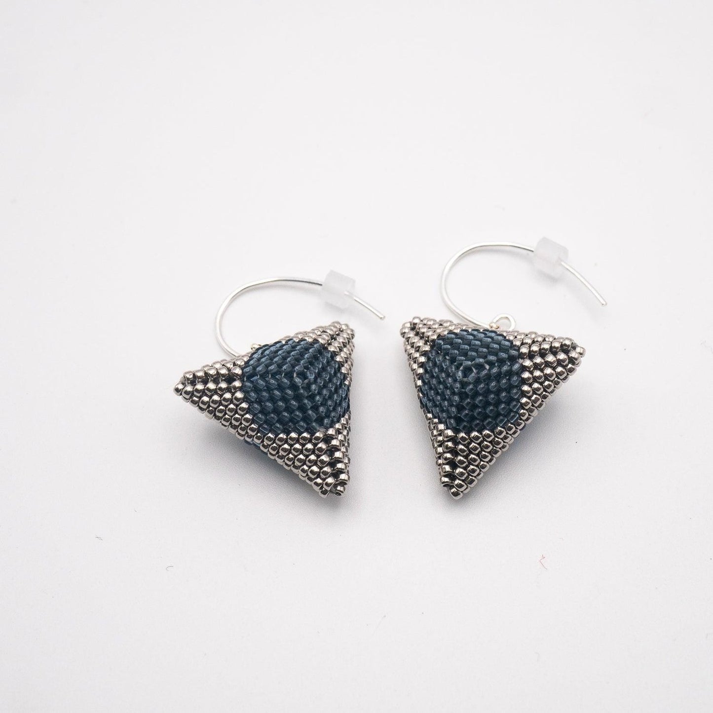 BEVERLY SMART Pendantes argent/noir Boucles d'oreille LES 12 APOTRES en perles de rocaille japonaises
