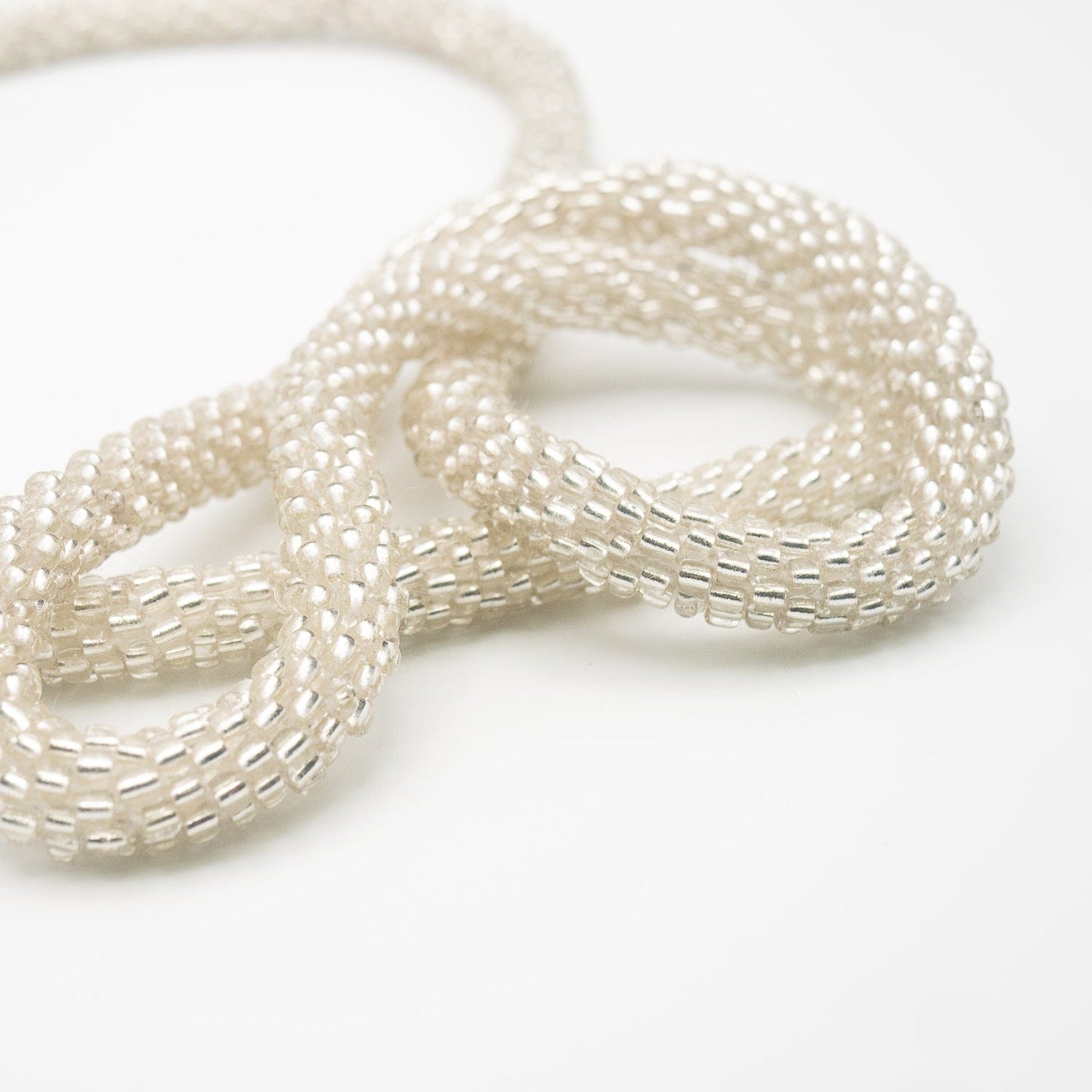 BEVERLY SMART Sautoirs Opéra 70cm / Argenté (fil blanc) Collier de perles en verre, simple et élégant - les classiques